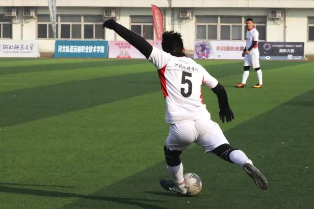 王哲林25分上海胜天津 胡金秋22+10广厦胜深圳