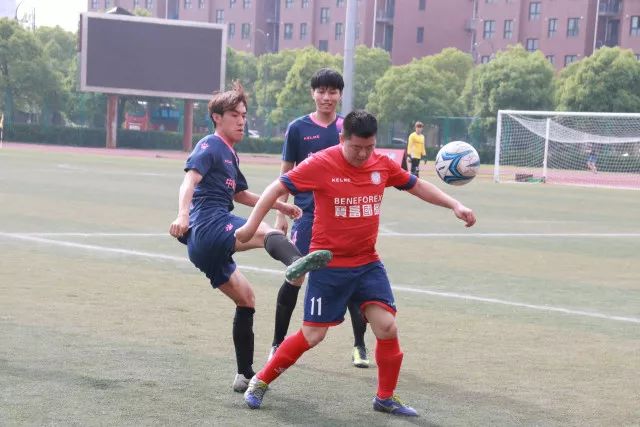 金球奖官方社媒被冲：小熊值得金球奖，抢劫！